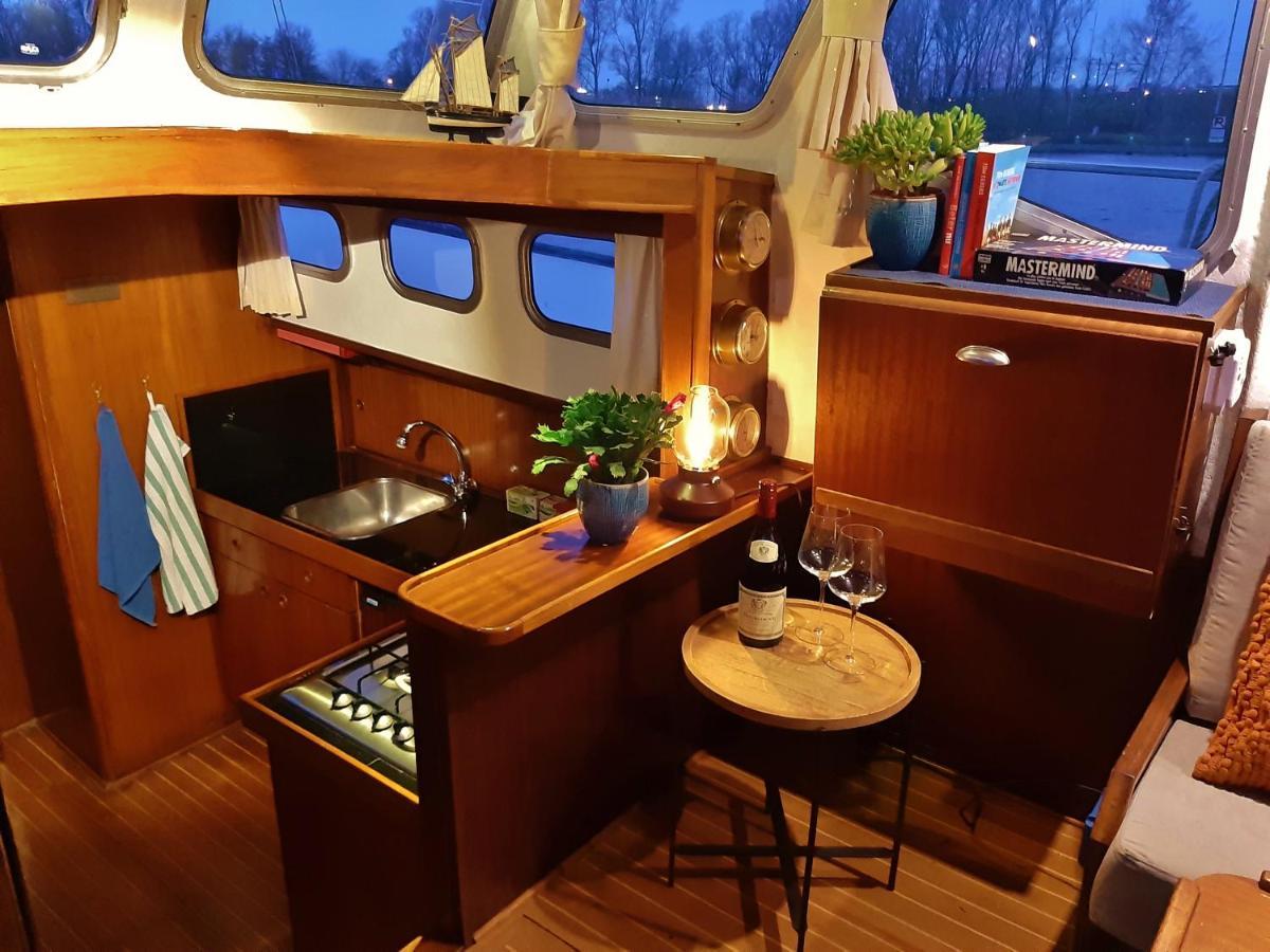 Motor Yacht Almaz Hotel Amsterdam Bagian luar foto